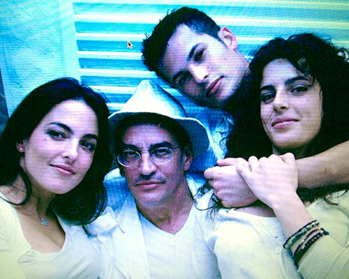 Dr. Carlos Aparicio con sus hijos