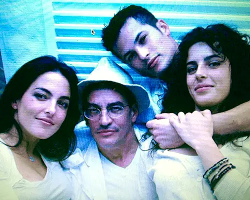 Dr. Carlos Aparicio con sus hijos