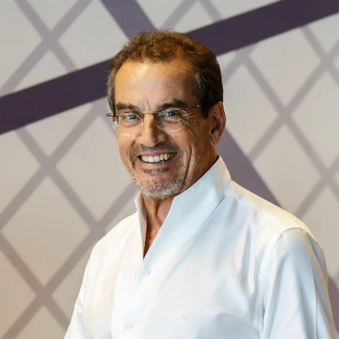 Dr Carlos Aparicio
